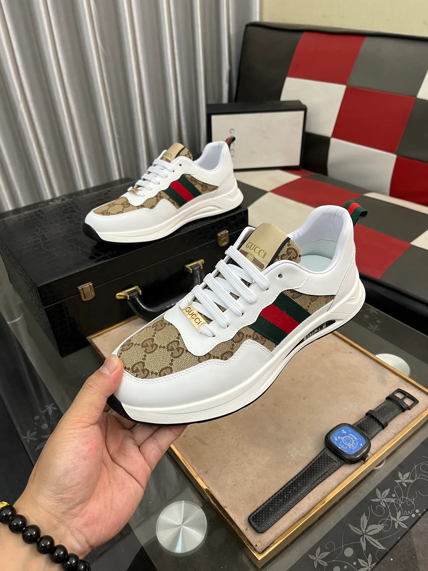 Men's shoes💰420⌚️⌚️[GUCCI] Gucci men's casual shoes are absolutely popular🔥The ultimate matching item for trendy men! The charm of super texture is unstoppable. This is the main recommendation. The upper is made of high-quality cowhide, with pig lining feet and wear-resistant rubber sole. It is noble and elegant! Extremely comfortable🎁🎁You can be as handsome as you want💪 Size 38-44! 2️⃣colors available